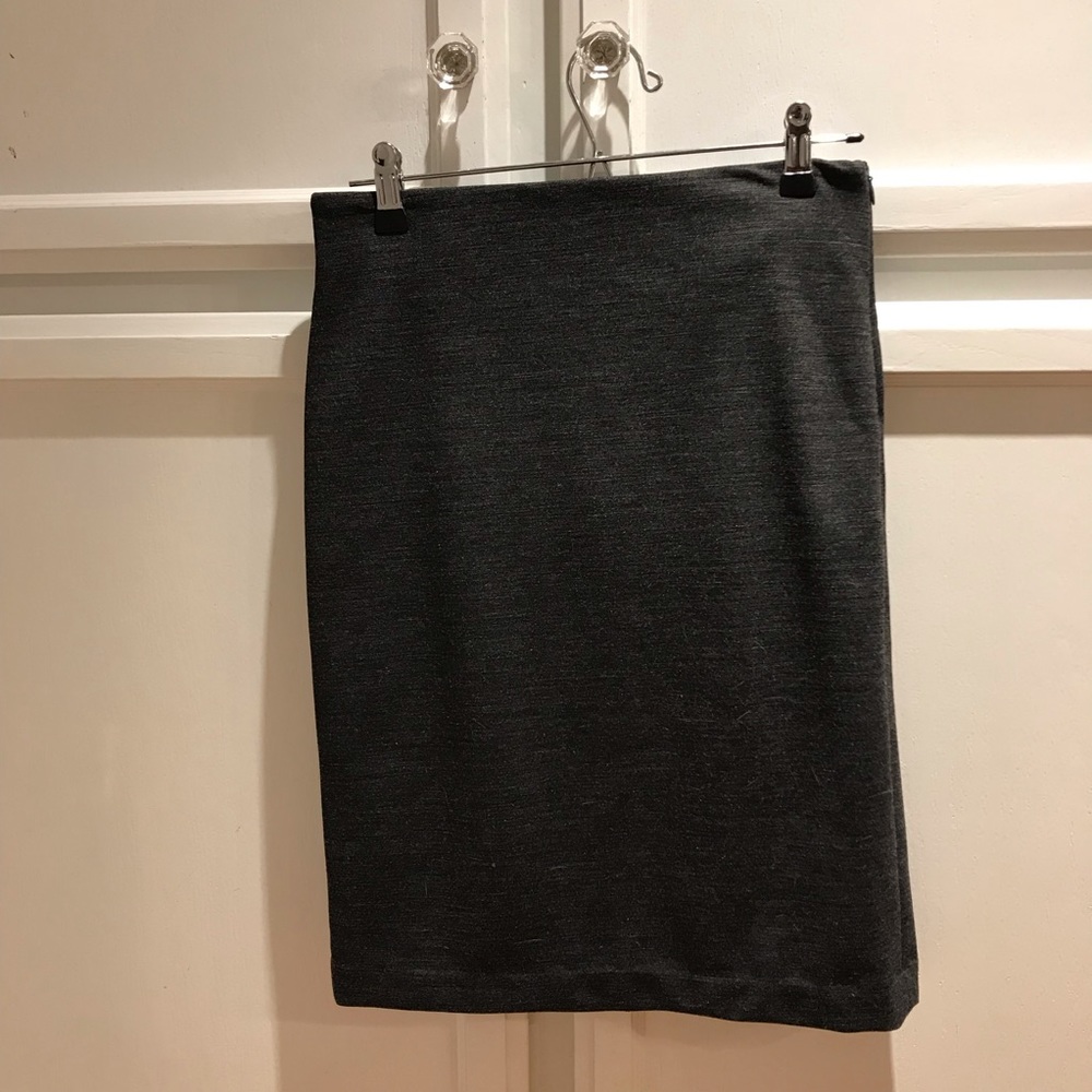 Ann Taylor fitted skirt. Size 4 petite